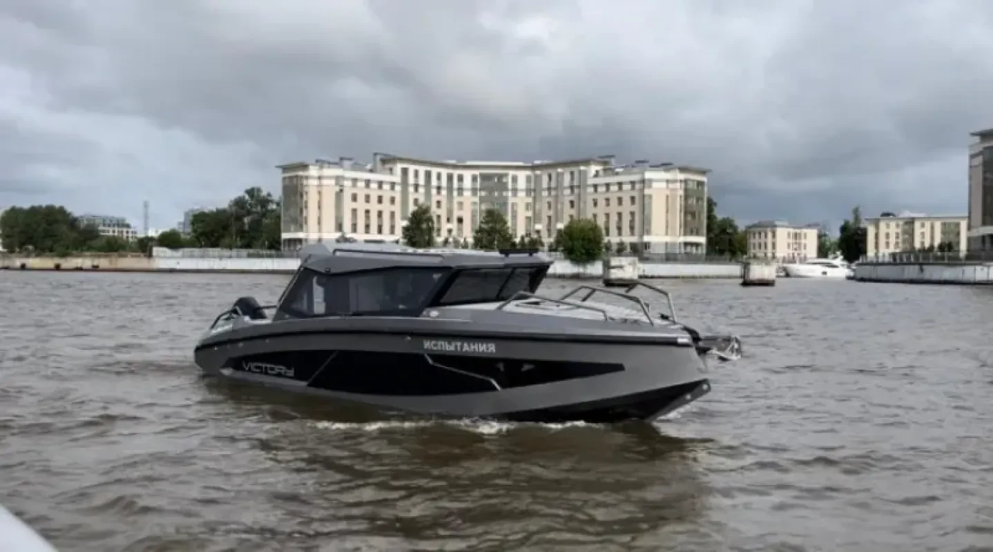Лодка "Victory A8"