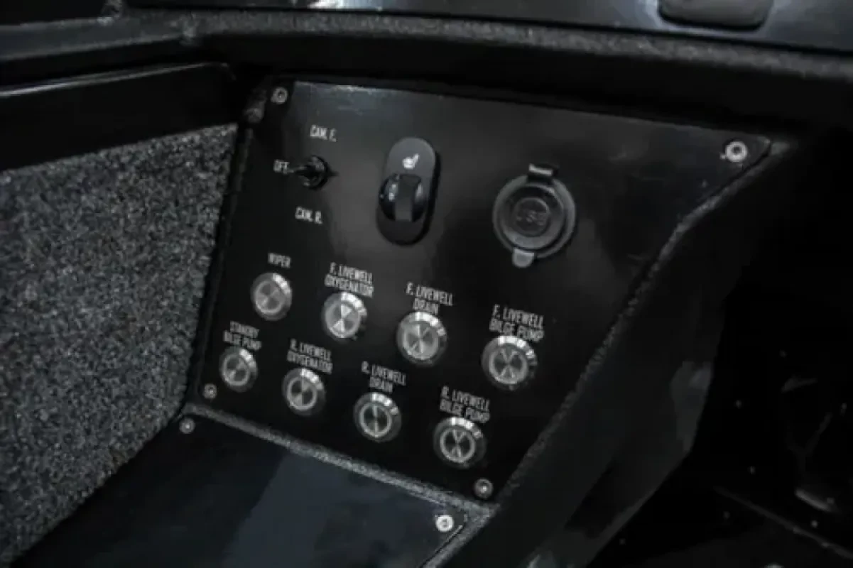 на пассажирской консоли (XR)