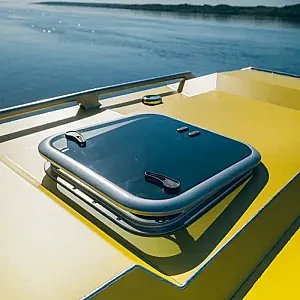 Люк палубный распашной Альбатрос 572х442 030832T