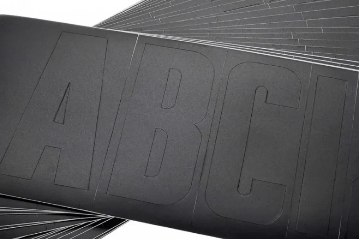 Attwood Набор символов, черные (по 4 каж. букв и цифр)76мм