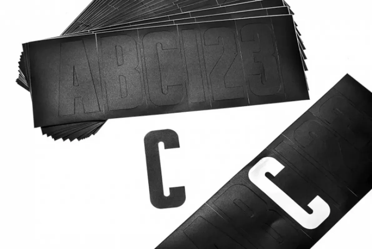 Attwood Набор символов, черные (по 4 каж. букв и цифр)76мм