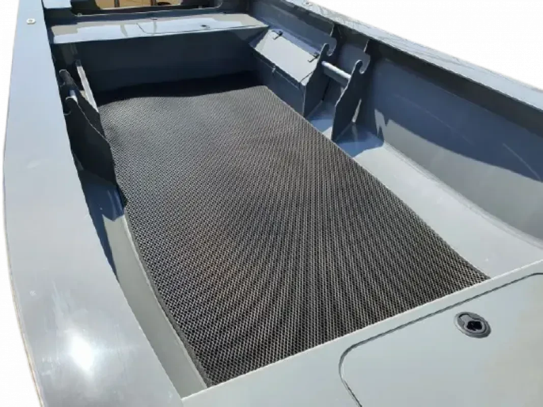 ЭВА коврик (черный) на Swimmer 370 XL