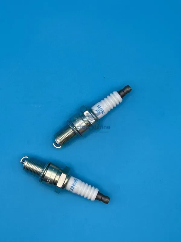 Свеча зажигания BPR6ES Mercruiser 8.2L