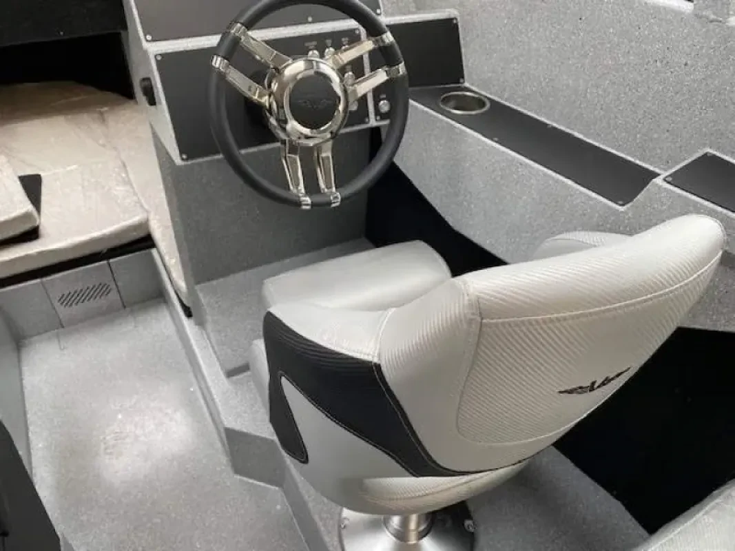 Vboats Лодка "VOYAGER 700 Cabin"